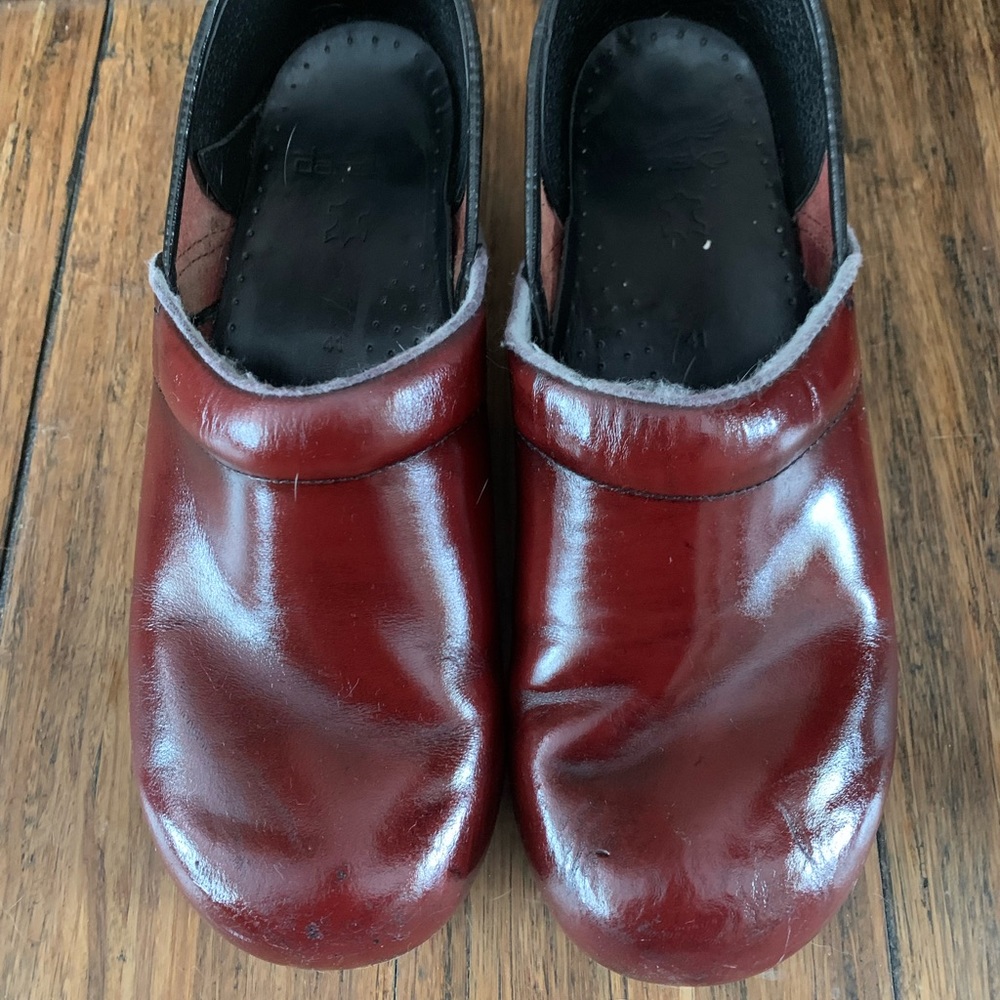 Dansko mahogany leather clogs size 41 / us 9.5